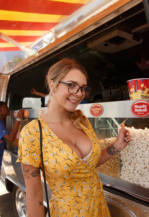 18 year old girl Ella Woods nudes on a vibrator after slowly removing clothing